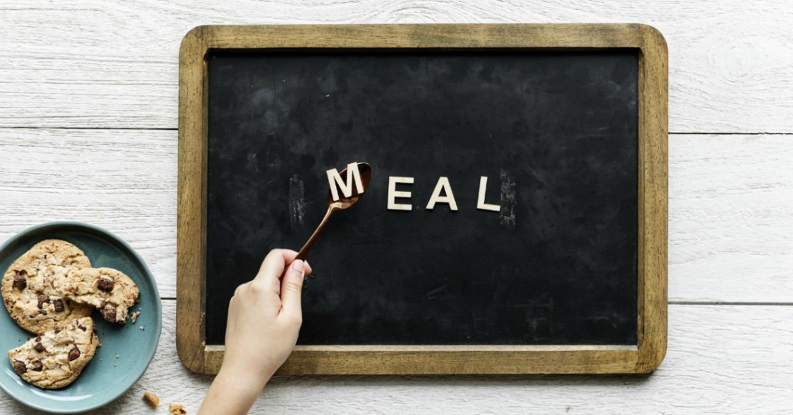 What's for dinner? What should we have for dinner? I don't know. Whatever. Food. Here are 5 simple meal planning solution for families. #healthyeating #airfryer #crockpot #mealplan #familyplanner #seekingsimplelife