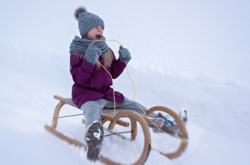 Take the time add in some winter fun to help the entire family enjoy this Christmas season. Use winter activities to help add hygge to your winter and reduce the stress in your life. #hyggelifestyle #familyfun #parentingadvice #winterfun #simplechristmas #stresshack #busymoms #workingmothers #seekingsimplelife